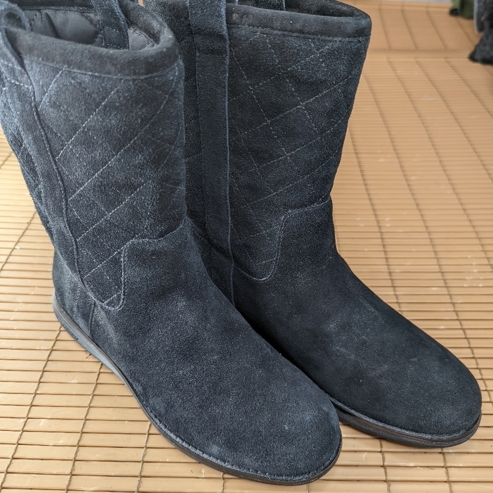 Cole Haan women's Waterproof, diamond quilt lined insulation, black suede pull o